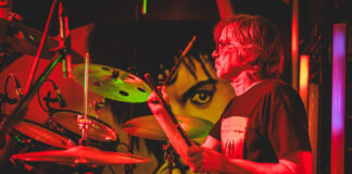 Žika Todorović i Deca iz vode sviraju EKV- Ljubav u Beogradu i Novom Sadu Žika Todorović