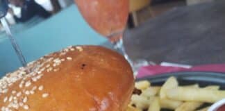 Dobro došli na mesto gde se prave najbolji burgeri u gradu! BURGERIZZA burgerica sigurica